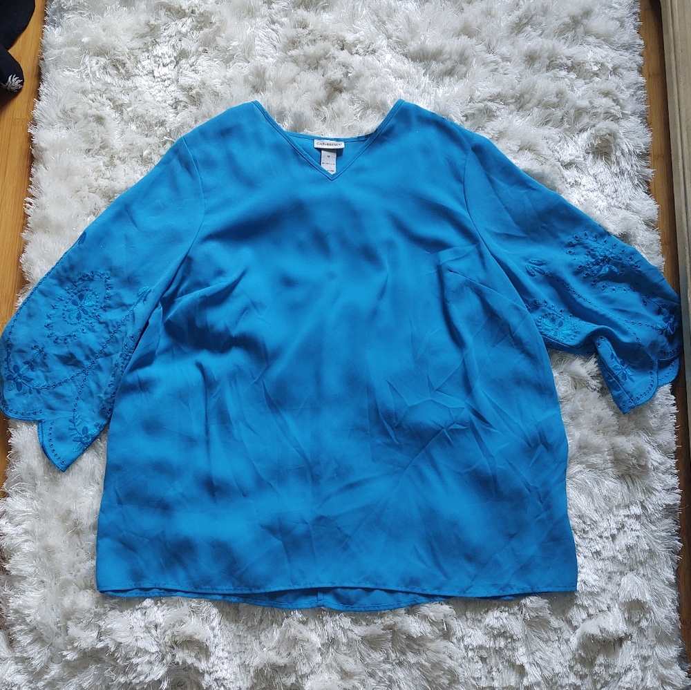 Catherines NWOT blue blouse w/ embroidered sleeves